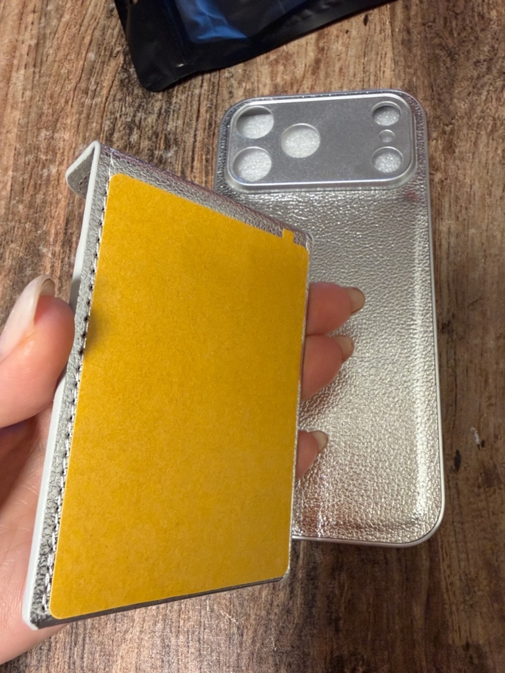 Iphone 17 Pro Max silver tone faux leather with wallet attachment, NEW - Picture 4 of 8
